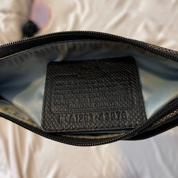 Coach crossbody - Picture 2 of 2